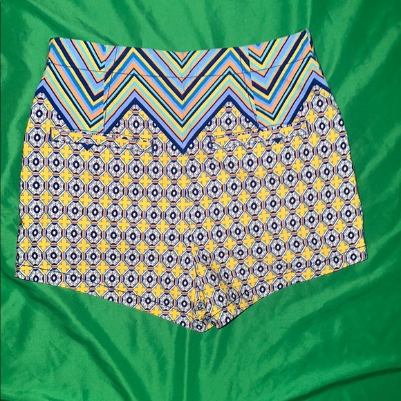 Maeve by Anthropologie Geometric Patterned Women's Shorts size 4 - Picture 2 of 7